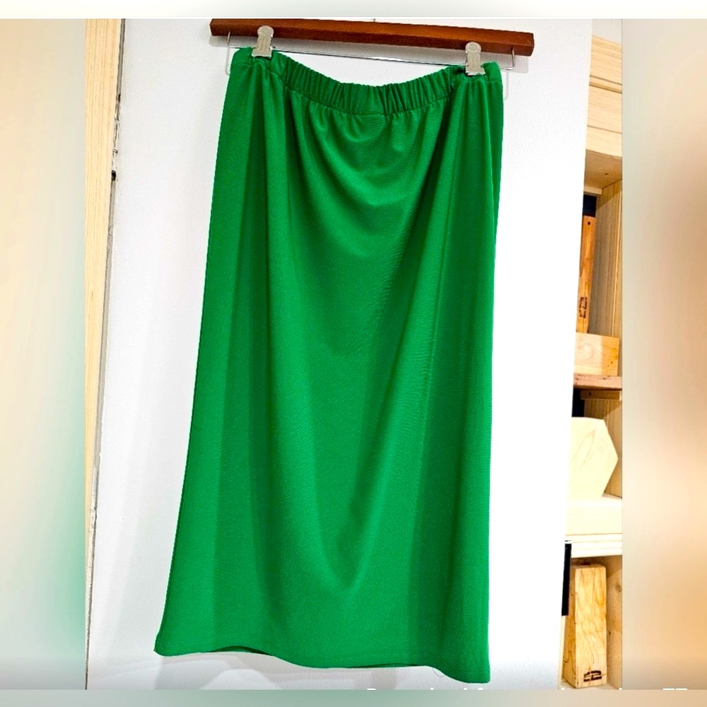 Zadie B's see pictures for measurements very pretty skirt.